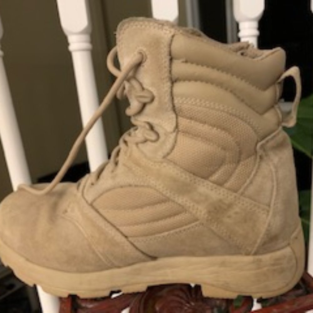 Mens 8.5 snow boots